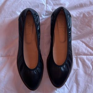French Sole Size 8 black flats
